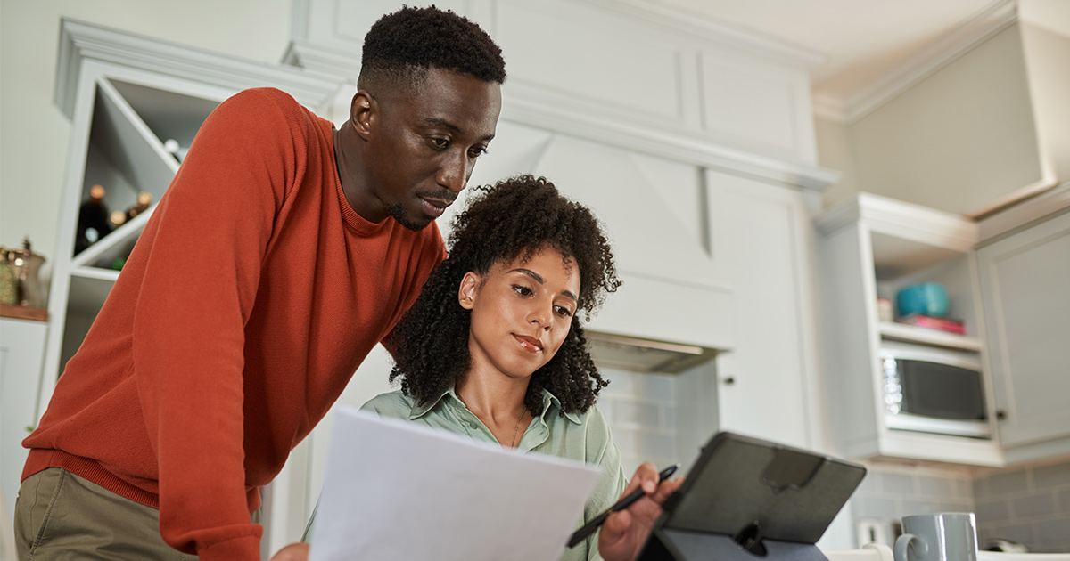 Couple on a computer 