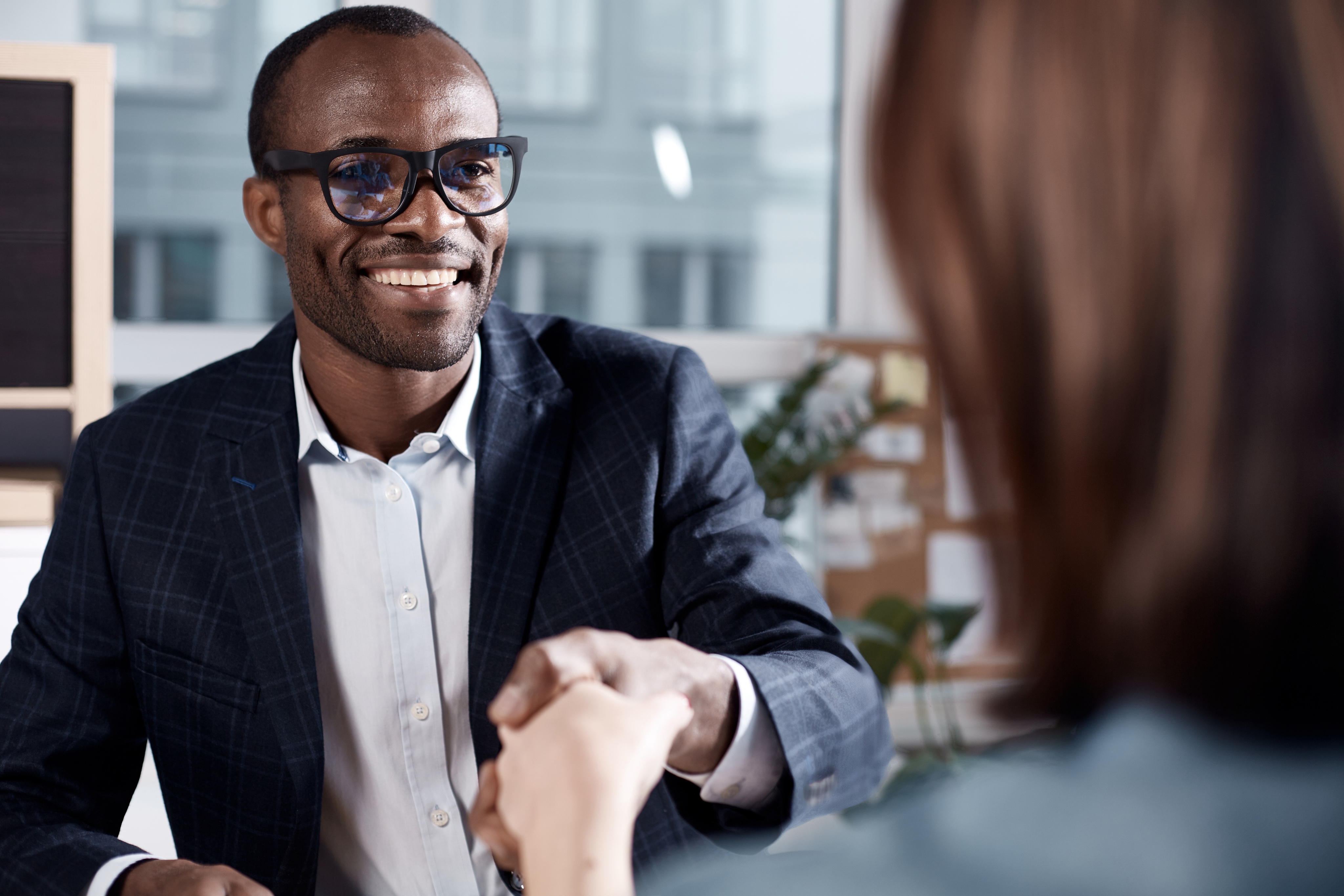 Man shaking hands with a Licensed Insolvency Trustee.